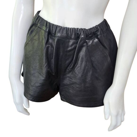 Mackage Collection Ibbie Black Leather Shorts (4) - Picture 5 of 8